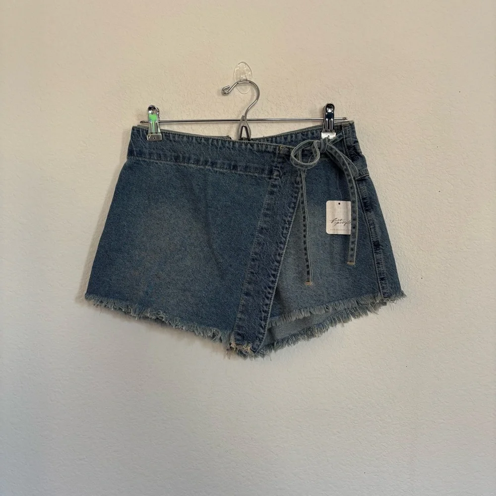 We The Free Emmy Denim Skort NWT - Picture 3 of 8